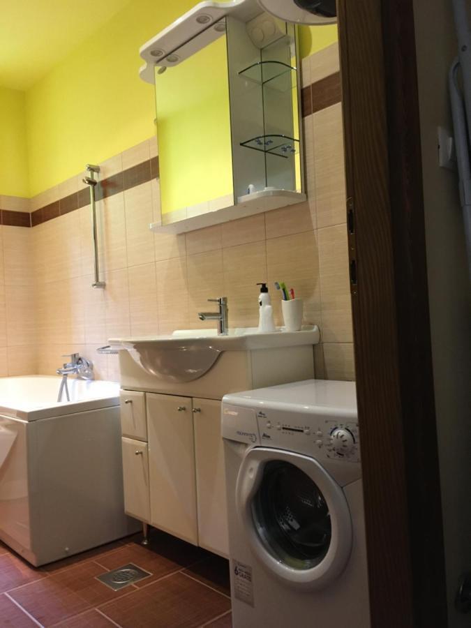 Little Yellow House Apartman