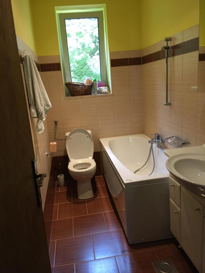 Little Yellow House Apartman *